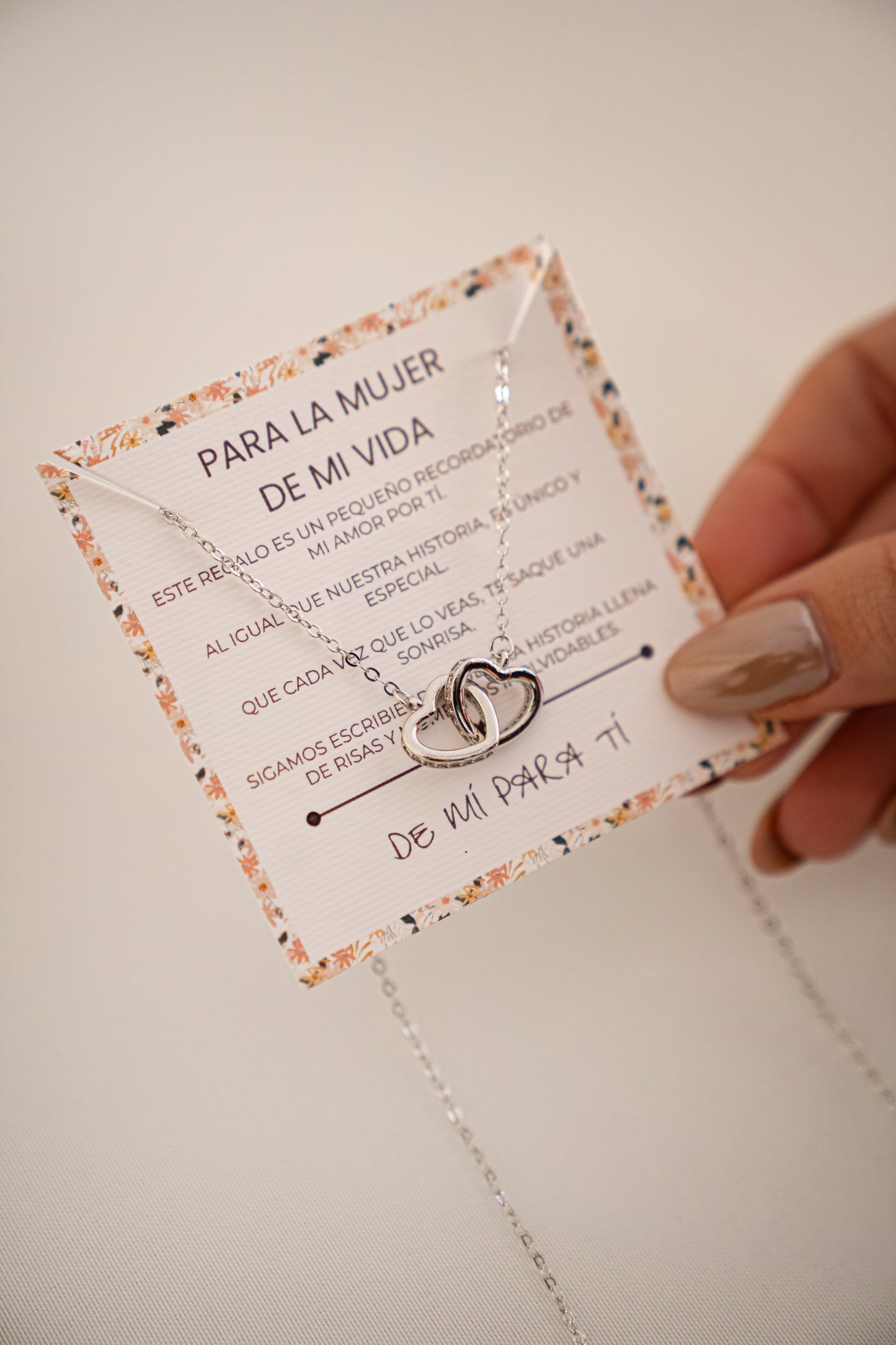 ¡El regalo perfecto para Mamá! Collar de Corazones Entrelazados